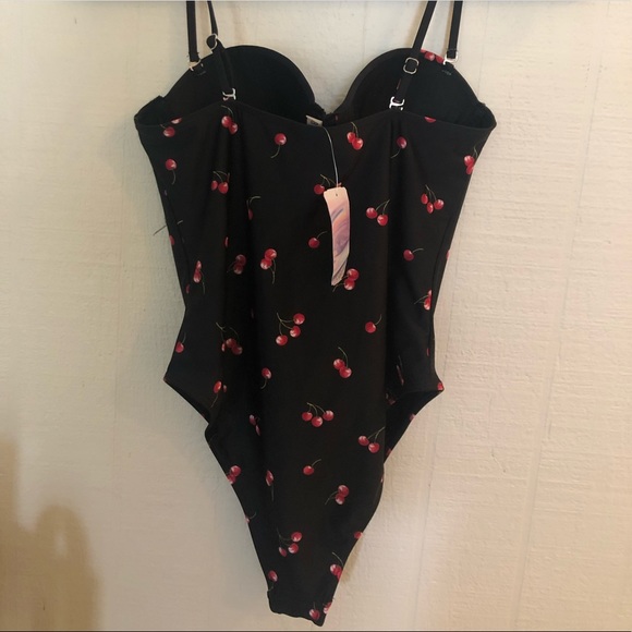 Bathing suit 🍒 🍒🍒 - Picture 3 of 5
